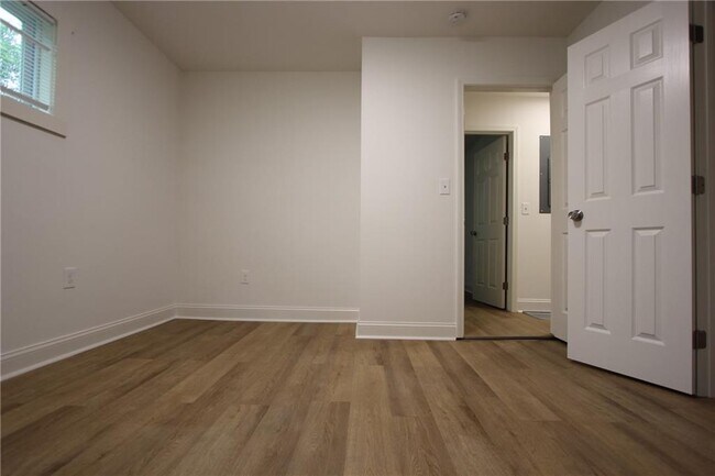 Building Photo - 3533 Larkspur Terrace