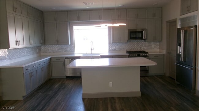 Building Photo - 8036 Carpenter Creek Ave