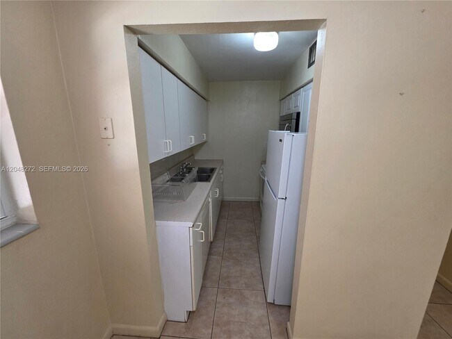 Building Photo - 6130 Funston St