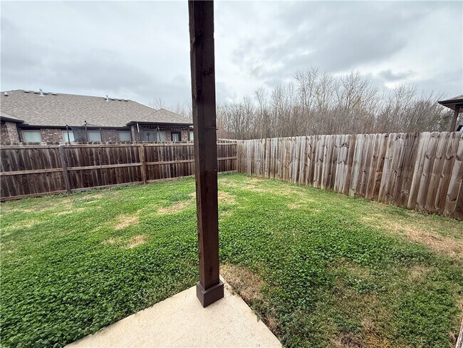 Building Photo - 522 Vee St