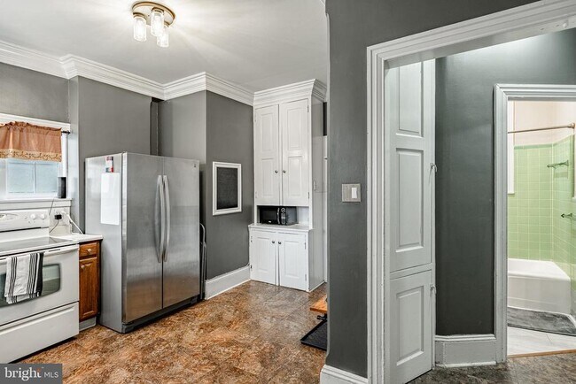 Building Photo - 300 N Penn St