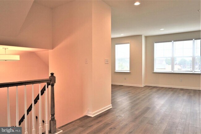 Building Photo - 61 Becker Dr