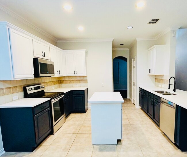 Building Photo - 8012 Wyoming Dr