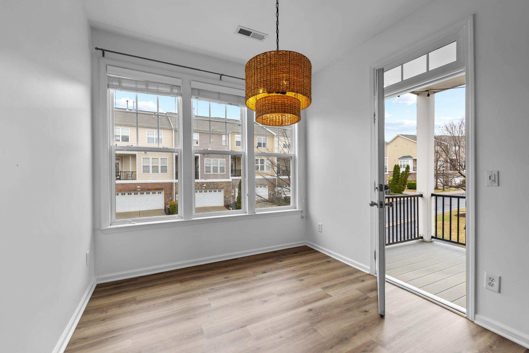 Building Photo - 10122 Glen Autumn Rd