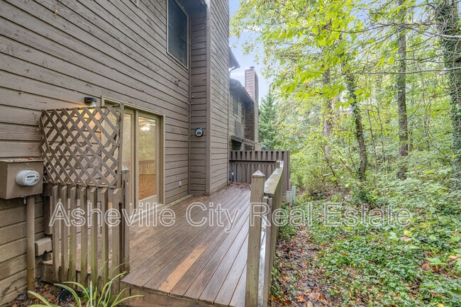 Building Photo - 103 Parkway Vista Dr