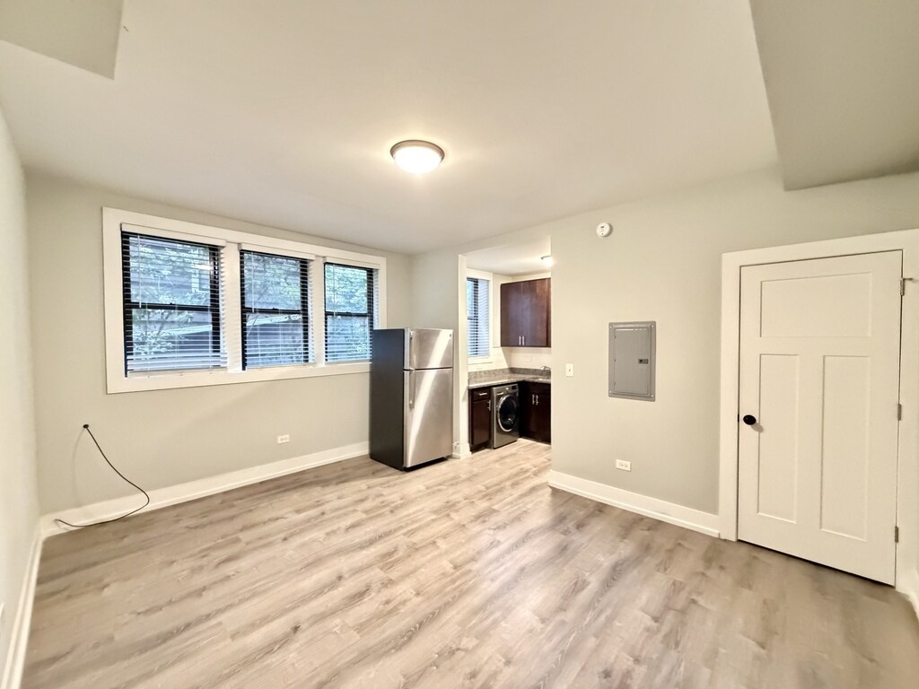 Building Photo - 913 Maple
