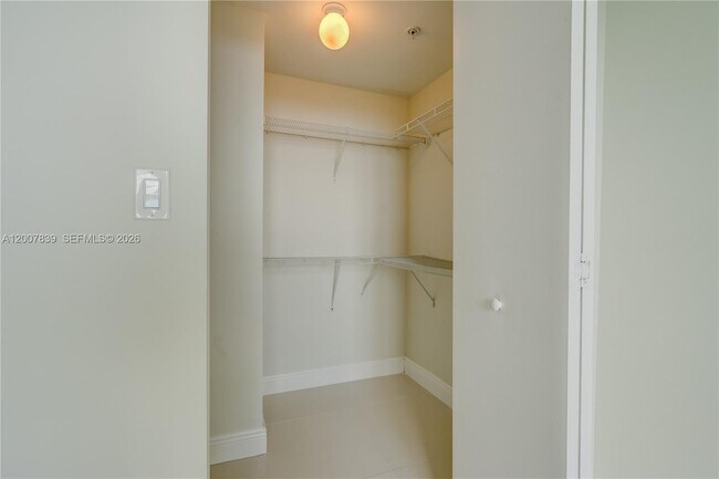 Building Photo - 1871 NW S River Dr