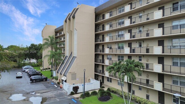 Building Photo - 3300 W Rolling Hills Cir