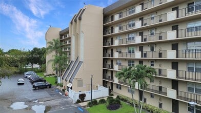 Building Photo - 3300 W Rolling Hills Cir