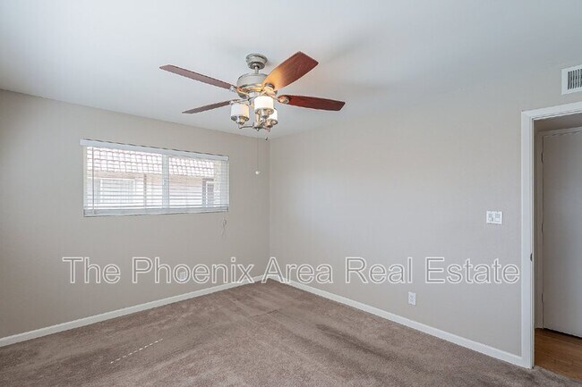 Building Photo - 700 W University Dr