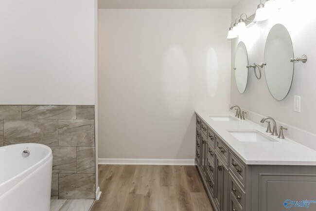 Building Photo - 174 Ranier St