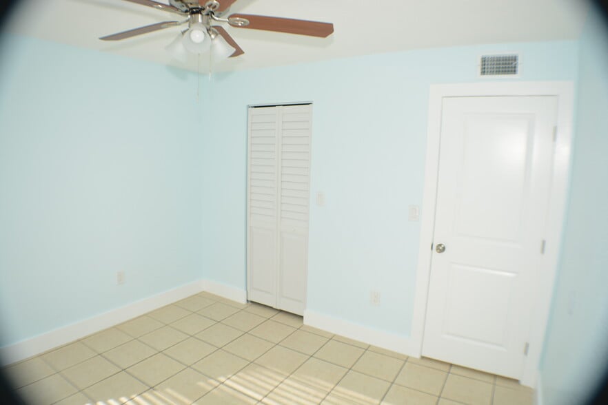 Building Photo - 9300 W Flagler St