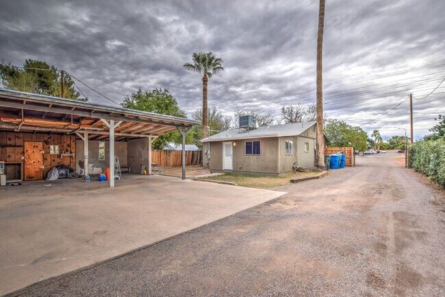 Building Photo - Vintage Ranch Home
