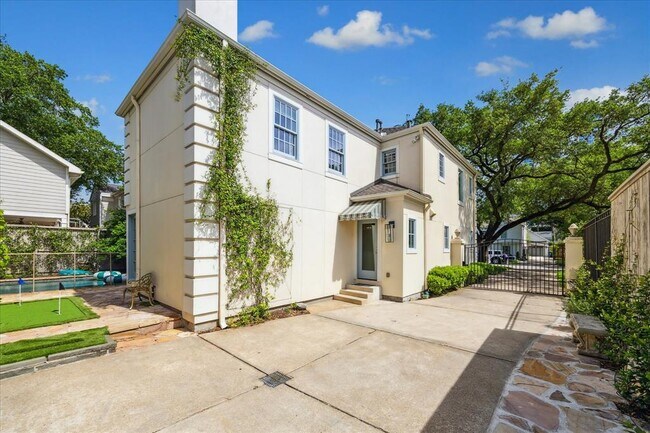 Building Photo - 2510 Locke Ln