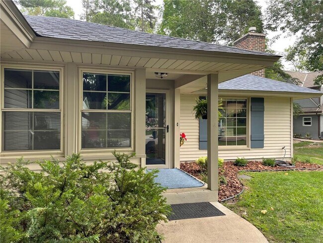 Primary Photo - 330 Central Ave S