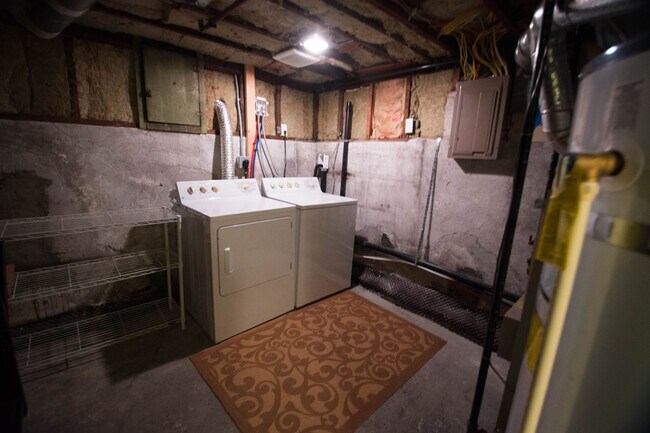 Building Photo - Huang Duplex