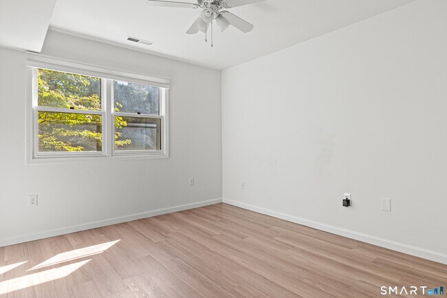 Building Photo - 500 Glendale Ave