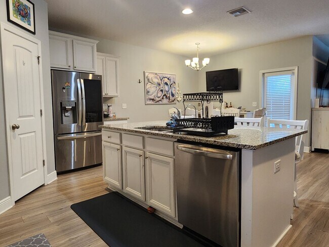 Building Photo - 104 Moonraker Cir