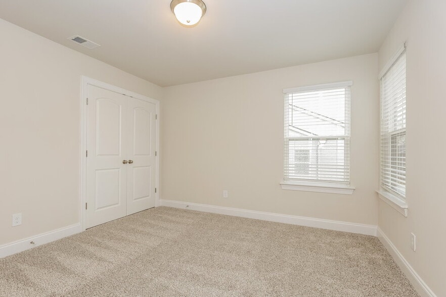 Building Photo - 1715 Tahoma Dr