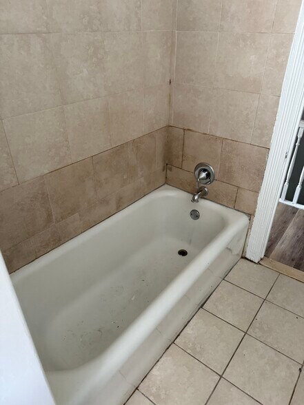 Building Photo - 5048 Gainor Rd