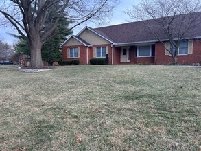 Building Photo - Beautiful Lake Home