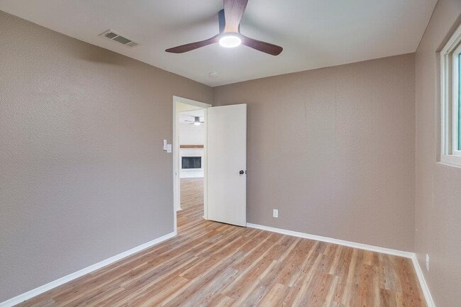 Building Photo - 606 Splitrock