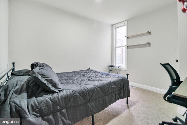 Building Photo - 2214 Wilkens Ave