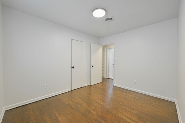 Building Photo - 3501 Sycamore Dr