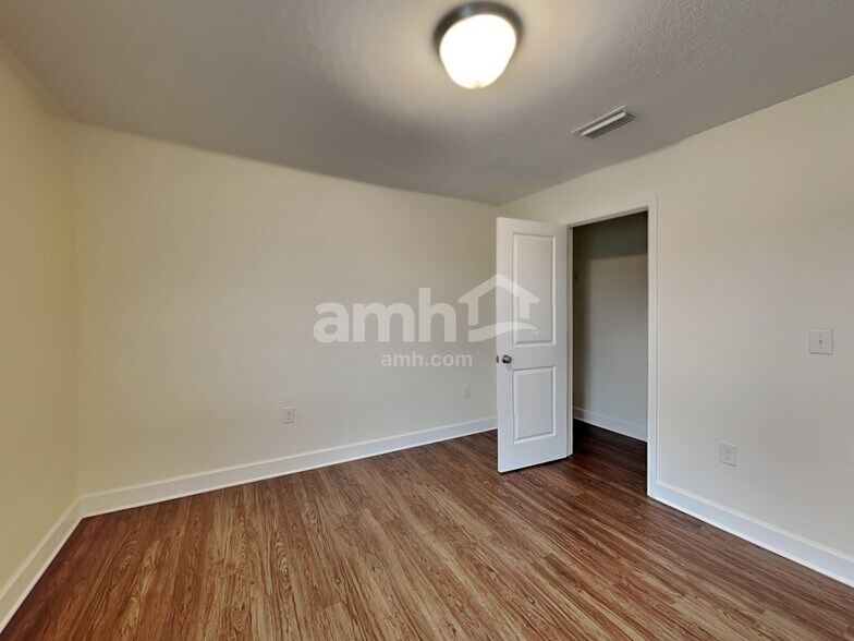 Building Photo - 325 Pine Terrace Dr