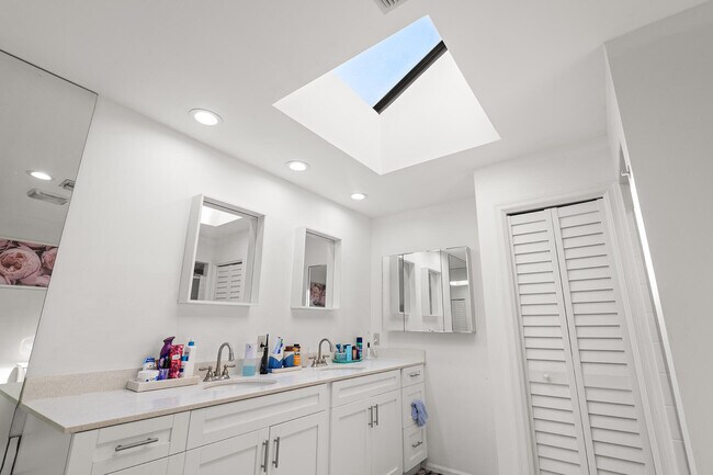 Building Photo - 9124 Villa Portofino Cir