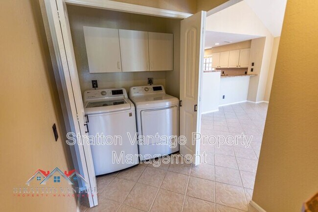 Building Photo - 10015 E Mountain View Rd