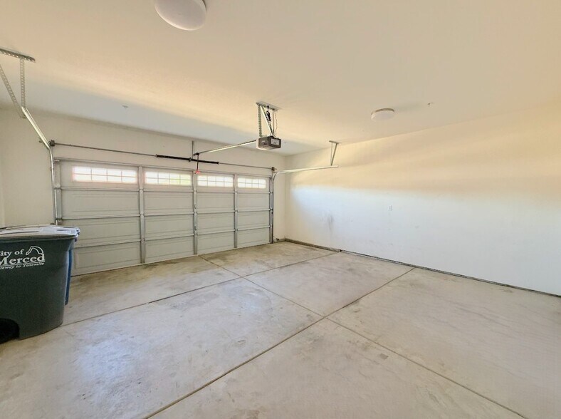 Building Photo - 4014 Cinnabar Ave