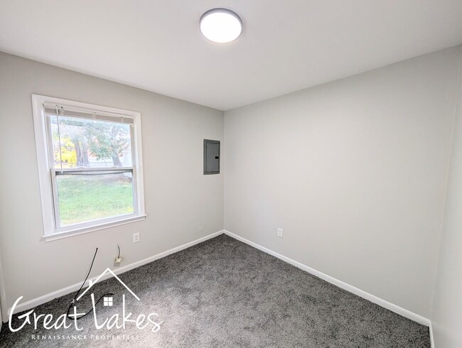 Building Photo - Lovely 3 Bedroom 1 Bathroom now available ...