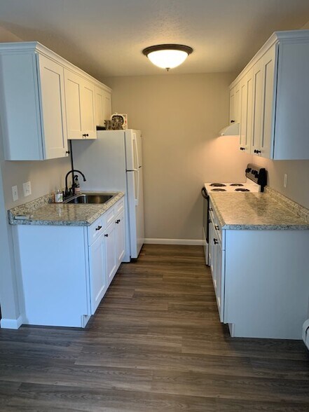 Building Photo - 37910 Euclid Ave