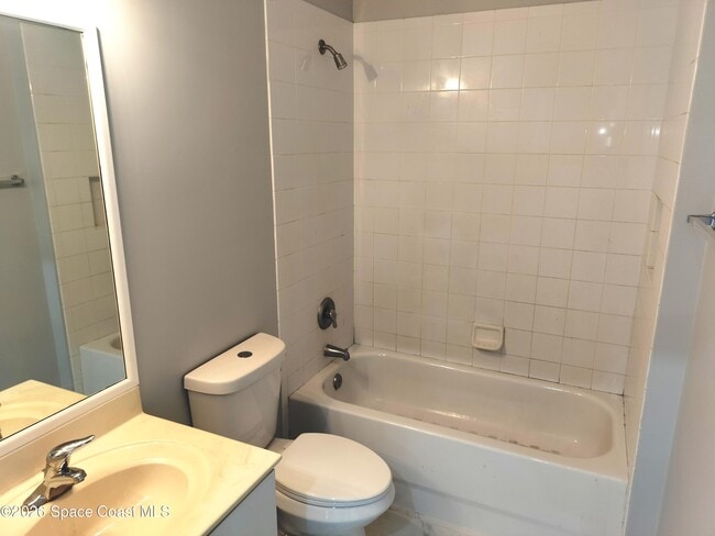 Building Photo - 826 Middleton Dr SW