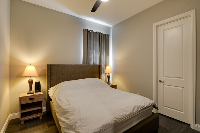 Building Photo - BEAUTIFULLY FULLY FURNISHED 4 BEDROOM 3.5 ...