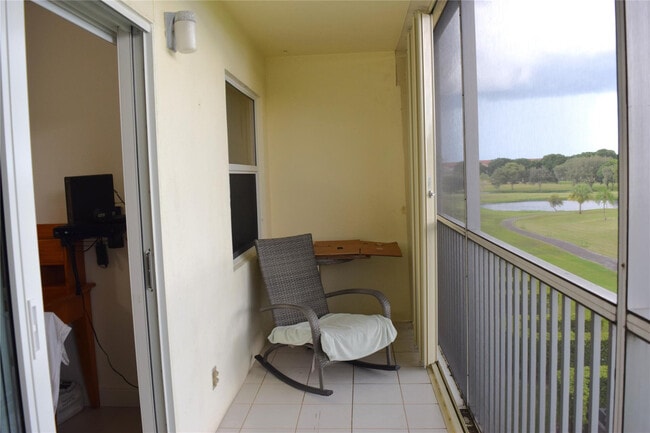 Building Photo - 13250 SW 4th Ct