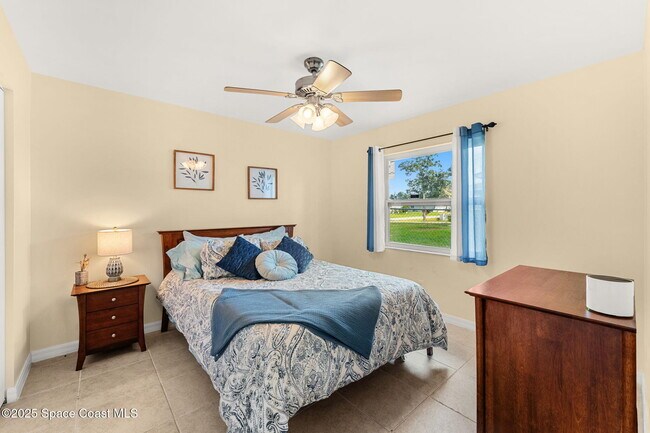 Building Photo - 1848 Edith St NE