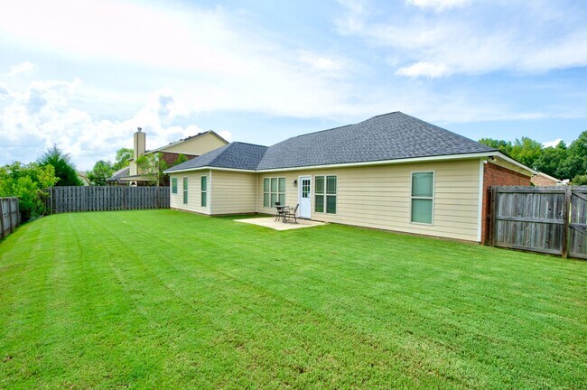 Building Photo - Charming 3-Bedroom Home in a Peaceful Opel...