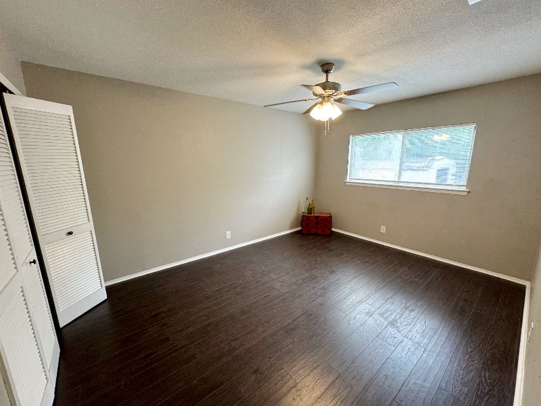 Building Photo - 8739 Glen Bluff