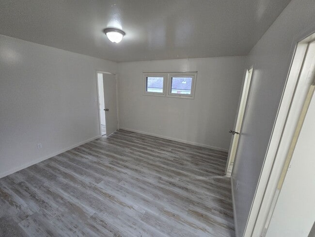 Building Photo - 526 N 8th St