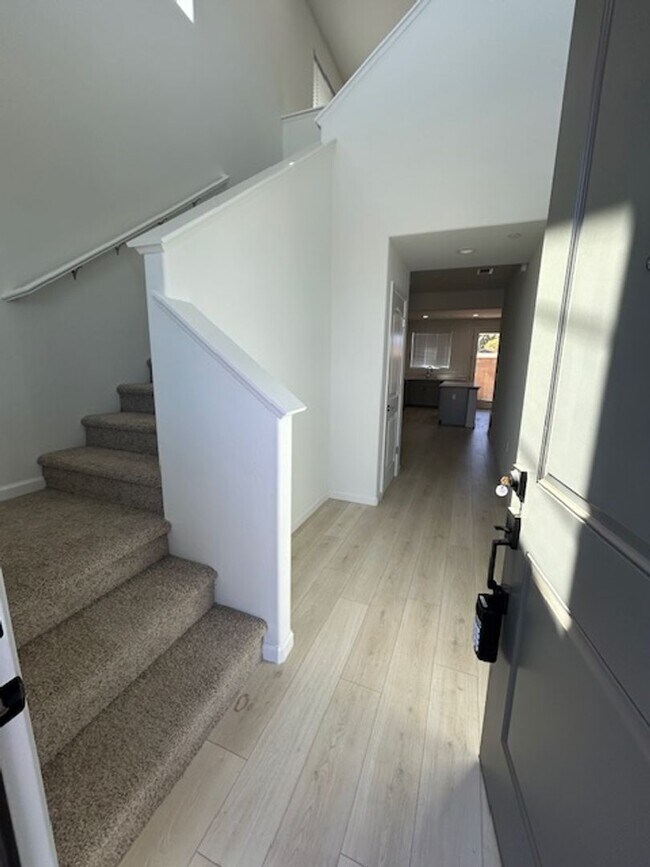 Building Photo - Brand new 4 bedroom 3 bathroom with solar in NW Visalia!!