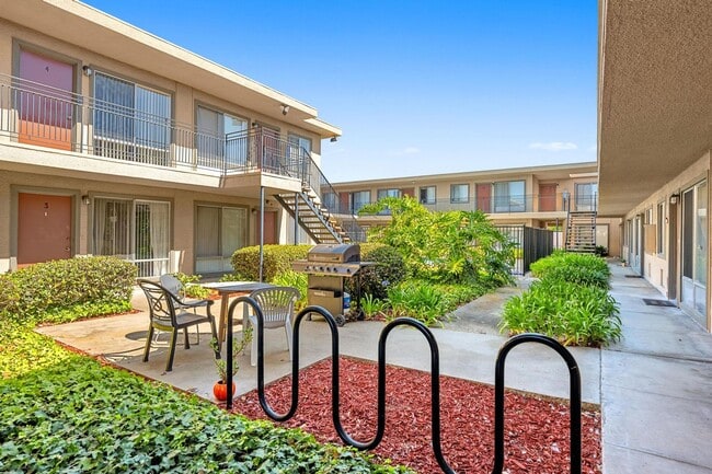 Building Photo - 7434 Mesa College Dr