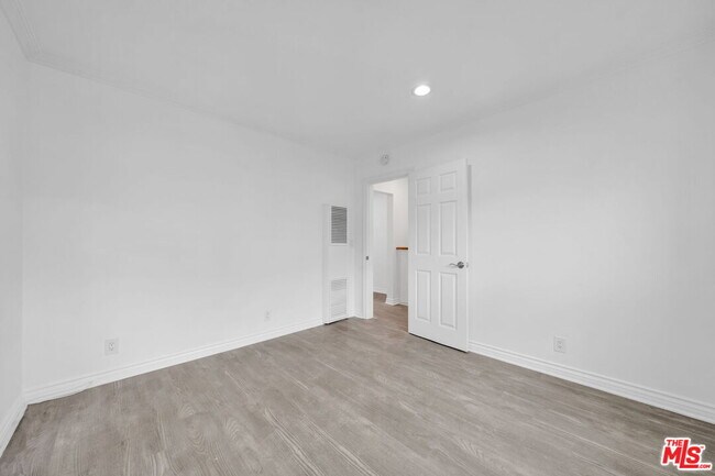 Building Photo - 2636 Kansas Ave