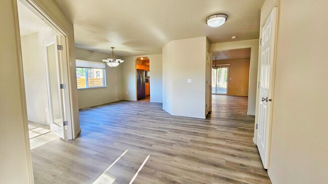 Building Photo - Beautiful 5 bed 2.5 Bath Home in Renton Highlands