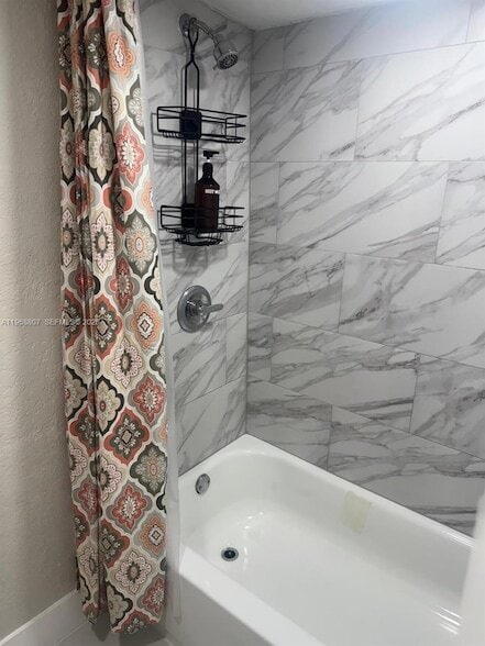 Building Photo - 582 E 18th St