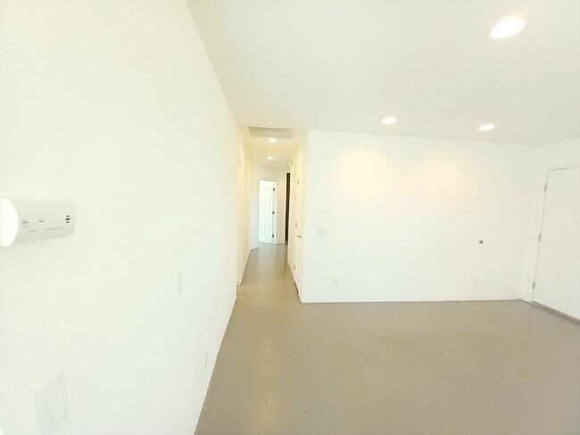 Building Photo - Fantastic Rental Opportunity in South Josh...