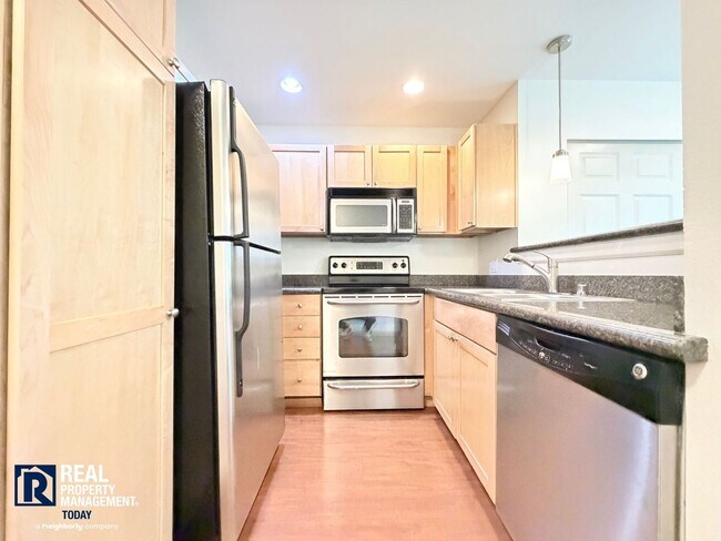 Building Photo - Charming 2-Bedroom Condo in Kent – Ground Floor Living with Modern Upgrades!