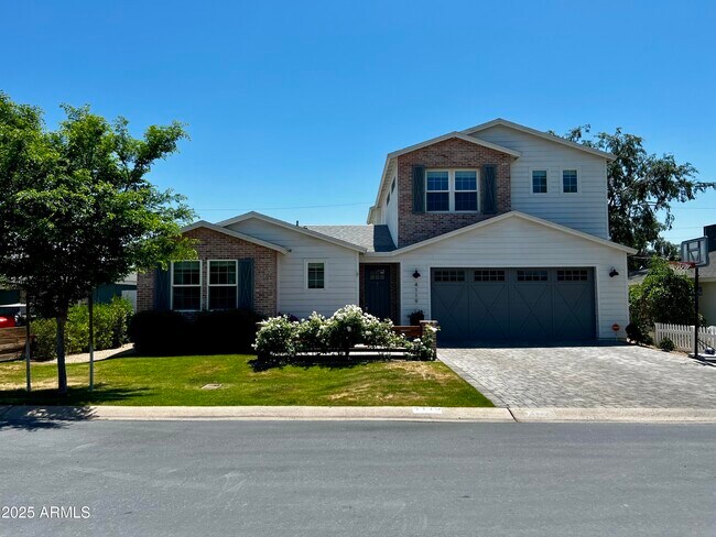 Primary Photo - 4119 E Sells Dr