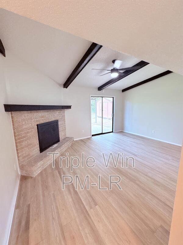 Building Photo - 220 Randall Dr